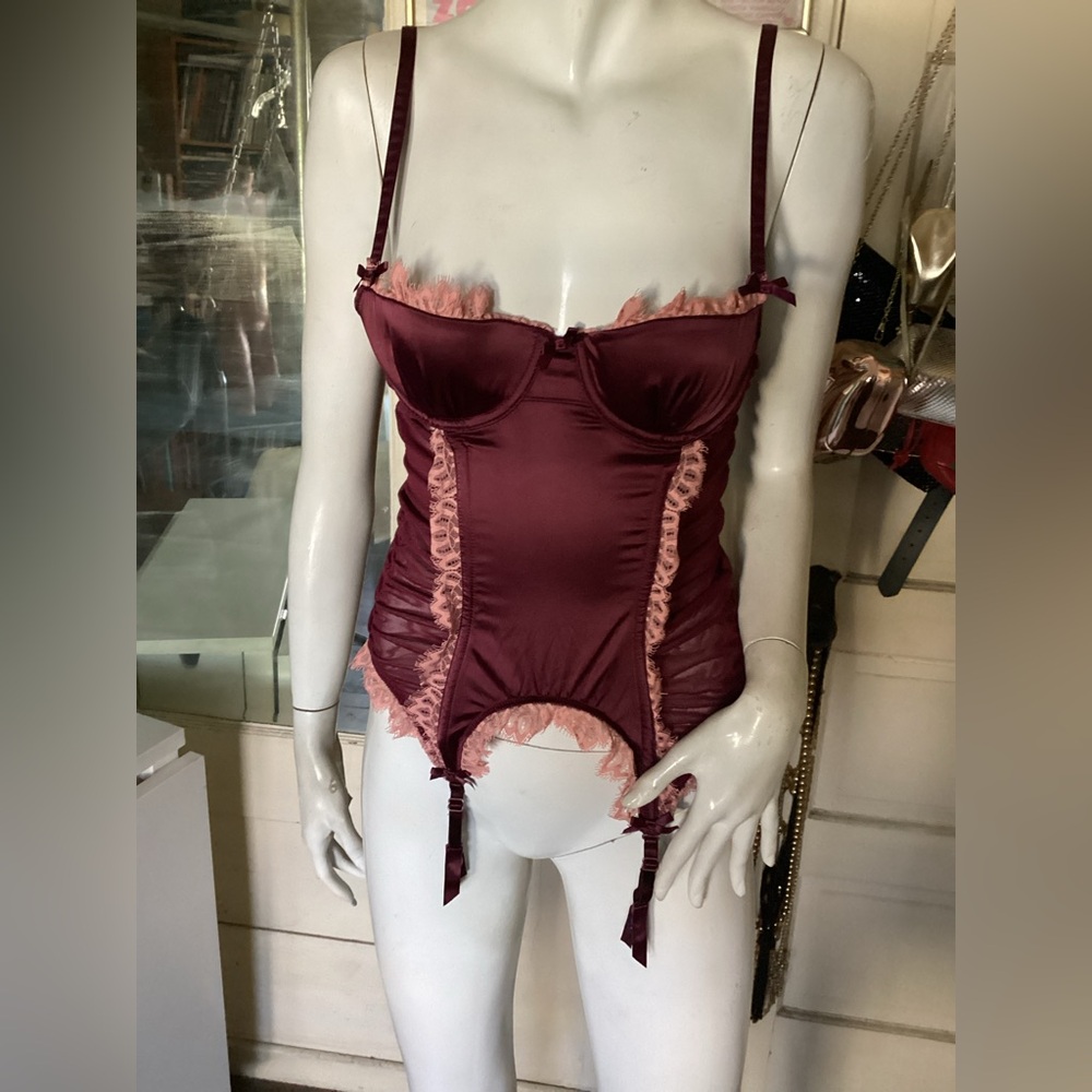 NWT  Victoria’s Secret Sexy Little Things  garter/ Bustier